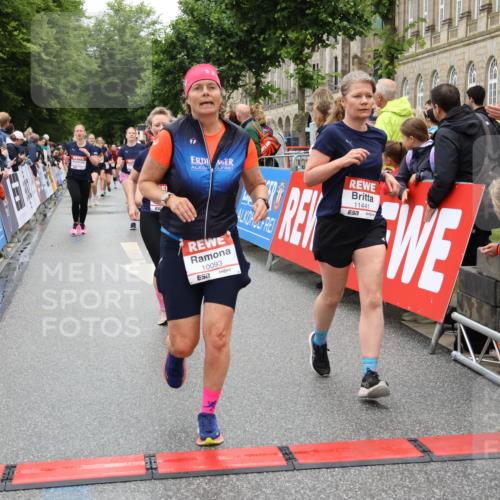 14.06.2026 - REWE Women's Run Strokosch-Dieckow http://msf.ph/oto/9774556 14.06.2026 09:59:58 Ziel 10093, 10391, 10556, 10616, 10850, 10881, 11138, 11353, 11371, 11406, 11441 meine-sportfotos.de