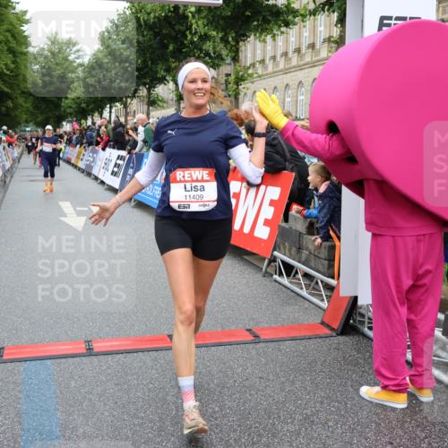 14.06.2026 - REWE Women's Run Strokosch-Dieckow http://msf.ph/oto/9774575 14.06.2026 09:56:00 Ziel 10116, 10285, 10546, 10745, 10796, 10874, 10882, 11409 meine-sportfotos.de