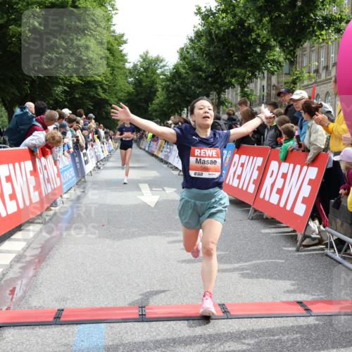 14.06.2026 - REWE Women's Run Strokosch-Dieckow http://msf.ph/oto/9774657 14.06.2026 10:53:19 Ziel 5306, 5493, 5694, 5815, 5990 meine-sportfotos.de