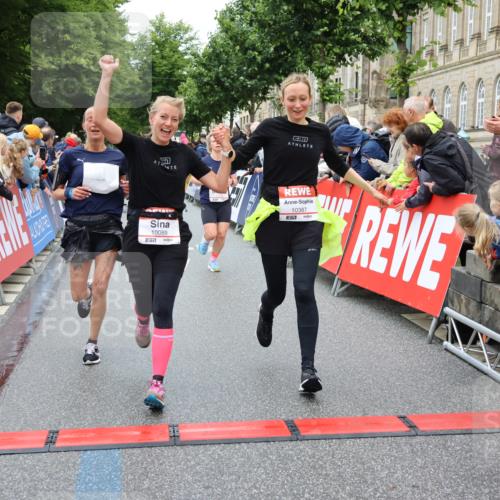 14.06.2026 - REWE Women's Run Strokosch-Dieckow http://msf.ph/oto/9774750 14.06.2026 09:56:08 Ziel 10089, 10116, 10387, 10561, 11313, 11409 meine-sportfotos.de