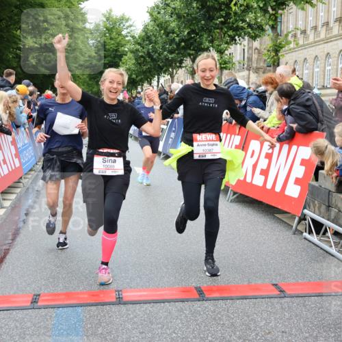 14.06.2026 - REWE Women's Run Strokosch-Dieckow http://msf.ph/oto/9774766 14.06.2026 09:56:08 Ziel 10089, 10116, 10387, 10561, 11313, 11409 meine-sportfotos.de