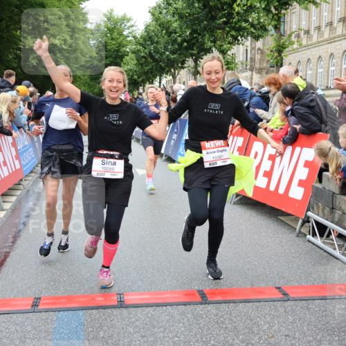 14.06.2026 - REWE Women's Run Strokosch-Dieckow http://msf.ph/oto/9774782 14.06.2026 09:56:08 Ziel 10089, 10116, 10387, 10561, 11313, 11409 meine-sportfotos.de