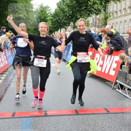 14.06.2026 - REWE Women's Run Strokosch-Dieckow http://msf.ph/oto/9774801 14.06.2026 09:56:09 Ziel 10089, 10116, 10387, 10451, 10561, 11313 meine-sportfotos.de