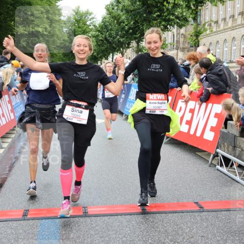14.06.2026 - REWE Women's Run Strokosch-Dieckow http://msf.ph/oto/9774819 14.06.2026 09:56:09 Ziel 10089, 10116, 10387, 10451, 10561, 11313 meine-sportfotos.de
