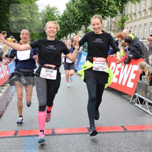 14.06.2026 - REWE Women's Run Strokosch-Dieckow http://msf.ph/oto/9774836 14.06.2026 09:56:09 Ziel 10089, 10116, 10387, 10451, 10561, 11313 meine-sportfotos.de