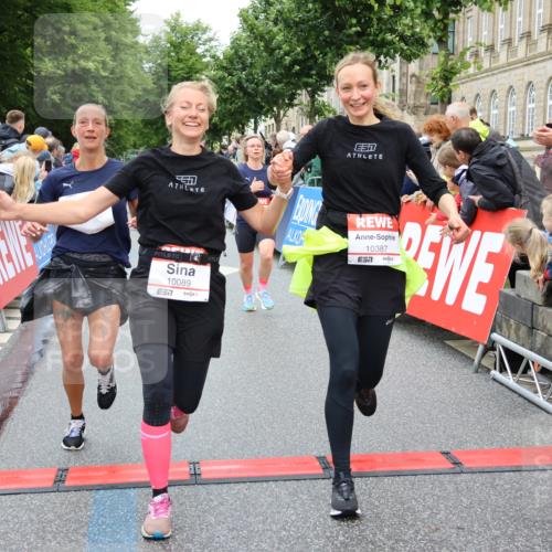 14.06.2026 - REWE Women's Run Strokosch-Dieckow http://msf.ph/oto/9774853 14.06.2026 09:56:09 Ziel 10089, 10116, 10387, 10451, 10561, 11313 meine-sportfotos.de