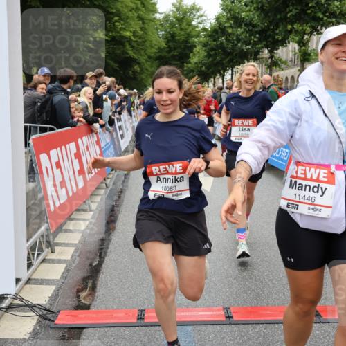 14.06.2026 - REWE Women's Run Strokosch-Dieckow http://msf.ph/oto/9774884 14.06.2026 10:00:06 Ziel 10055, 10058, 10082, 10083, 10093, 10302, 10391, 10556, 10565, 10732, 10776, 10777, 11138, 11269, 11353, 11385, 11441, 11446 meine-sportfotos.de
