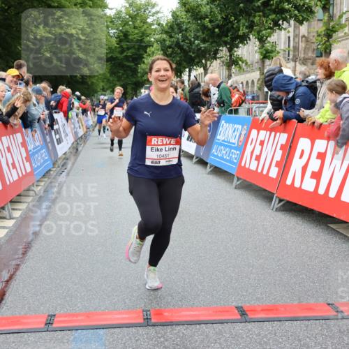 14.06.2026 - REWE Women's Run Strokosch-Dieckow http://msf.ph/oto/9774889 14.06.2026 09:56:13 Ziel 10089, 10211, 10387, 10451, 10561, 10923, 11313 meine-sportfotos.de