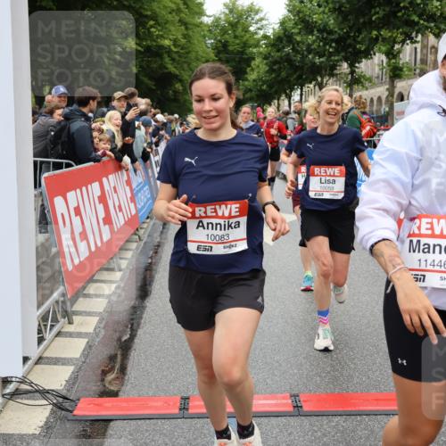 14.06.2026 - REWE Women's Run Strokosch-Dieckow http://msf.ph/oto/9774911 14.06.2026 10:00:06 Ziel 10055, 10058, 10082, 10083, 10093, 10302, 10391, 10556, 10565, 10732, 10776, 10777, 11138, 11269, 11353, 11385, 11441, 11446 meine-sportfotos.de