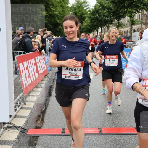 14.06.2026 - REWE Women's Run Strokosch-Dieckow http://msf.ph/oto/9774926 14.06.2026 10:00:06 Ziel 10055, 10058, 10082, 10083, 10093, 10302, 10391, 10556, 10565, 10732, 10776, 10777, 11138, 11269, 11353, 11385, 11441, 11446 meine-sportfotos.de