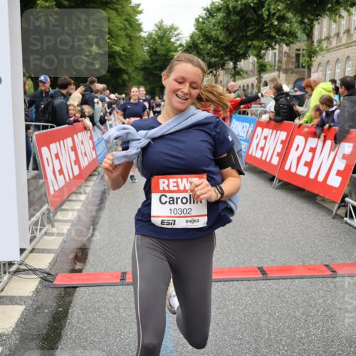 14.06.2026 - REWE Women's Run Strokosch-Dieckow http://msf.ph/oto/9774942 14.06.2026 10:00:08 Ziel 10055, 10058, 10082, 10083, 10302, 10391, 10565, 10732, 10776, 10777, 10820, 11138, 11269, 11353, 11385, 11446 meine-sportfotos.de