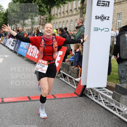 14.06.2026 - REWE Women's Run Strokosch-Dieckow http://msf.ph/oto/9774980 14.06.2026 10:00:10 Ziel 10055, 10058, 10082, 10083, 10302, 10391, 10565, 10732, 10776, 10777, 10820, 11269, 11353, 11385, 11446 meine-sportfotos.de