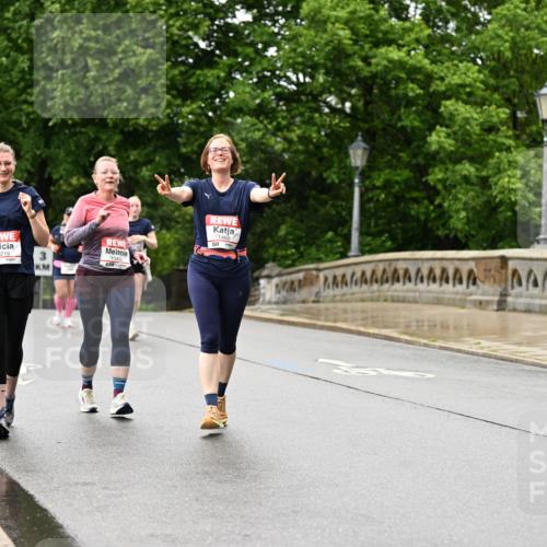 14.06.2026 - REWE Women's Run Dr. Thomas Lammeyer http://msf.ph/oto/9775029 14.06.2026 09:56:40 Laufen 10216, 1045, 11460 meine-sportfotos.de