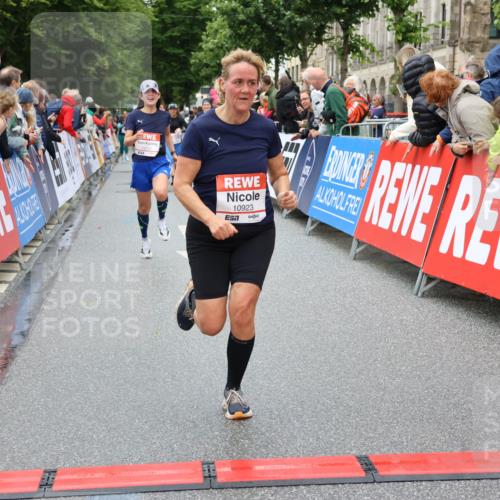 14.06.2026 - REWE Women's Run Strokosch-Dieckow http://msf.ph/oto/9775031 14.06.2026 09:56:17 Ziel 10211, 10387, 10451, 10737, 10816, 10923, 11313 meine-sportfotos.de