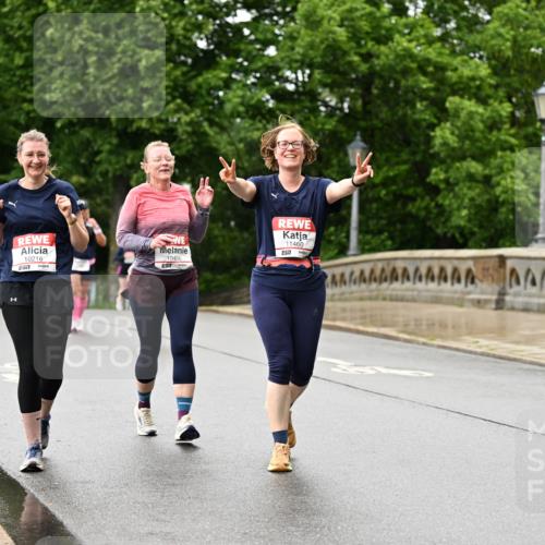 14.06.2026 - REWE Women's Run Dr. Thomas Lammeyer http://msf.ph/oto/9775032 14.06.2026 09:56:41 Laufen 10216, 7, 10456, 11460, 7 meine-sportfotos.de