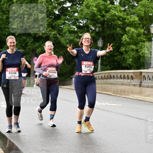 14.06.2026 - REWE Women's Run Dr. Thomas Lammeyer http://msf.ph/oto/9775034 14.06.2026 09:56:41 Laufen 10216, 57, 10456, 11460, 7 meine-sportfotos.de