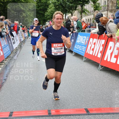 14.06.2026 - REWE Women's Run Strokosch-Dieckow http://msf.ph/oto/9775045 14.06.2026 09:56:17 Ziel 10211, 10387, 10451, 10737, 10816, 10923, 11313 meine-sportfotos.de