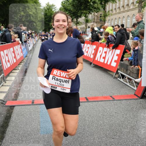 14.06.2026 - REWE Women's Run Strokosch-Dieckow http://msf.ph/oto/9775056 14.06.2026 10:00:11 Ziel 10055, 10058, 10082, 10083, 10302, 10565, 10732, 10776, 10777, 10820, 10839, 10840, 11269, 11385, 11446 meine-sportfotos.de