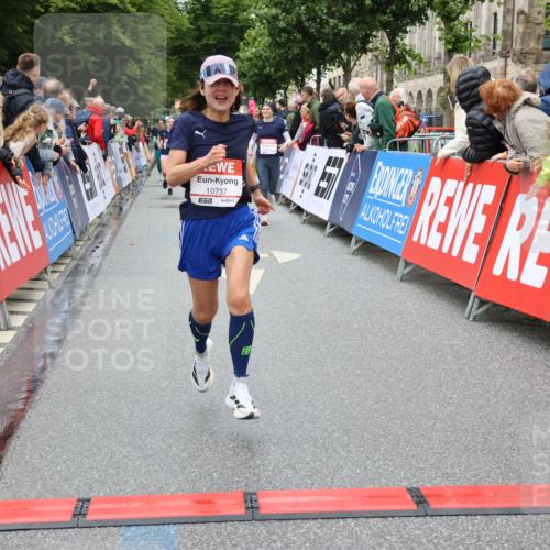 14.06.2026 - REWE Women's Run Strokosch-Dieckow http://msf.ph/oto/9775075 14.06.2026 09:56:18 Ziel 10211, 10451, 10737, 10816, 10923, 11313 meine-sportfotos.de