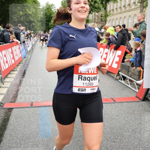 14.06.2026 - REWE Women's Run Strokosch-Dieckow http://msf.ph/oto/9775086 14.06.2026 10:00:11 Ziel 10055, 10058, 10082, 10083, 10302, 10565, 10732, 10776, 10777, 10820, 10839, 10840, 11269, 11385, 11446 meine-sportfotos.de
