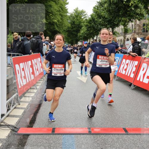 14.06.2026 - REWE Women's Run Strokosch-Dieckow http://msf.ph/oto/9775099 14.06.2026 10:00:15 Ziel 10090, 10302, 10715, 10732, 10776, 10820, 10839, 10840, 11269, 11369, 11385 meine-sportfotos.de