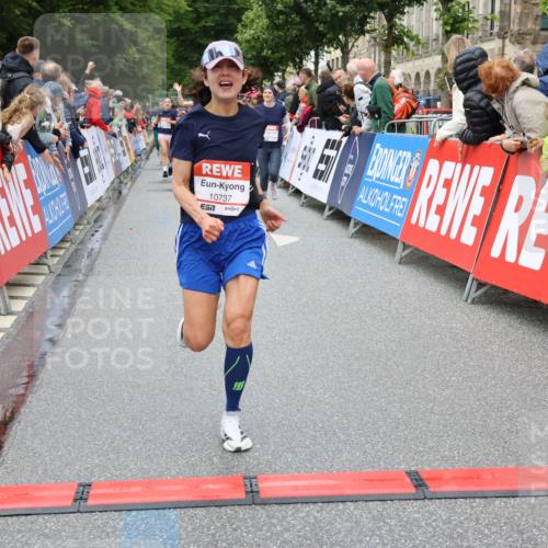 14.06.2026 - REWE Women's Run Strokosch-Dieckow http://msf.ph/oto/9775106 14.06.2026 09:56:18 Ziel 10211, 10451, 10737, 10816, 10923, 11313 meine-sportfotos.de