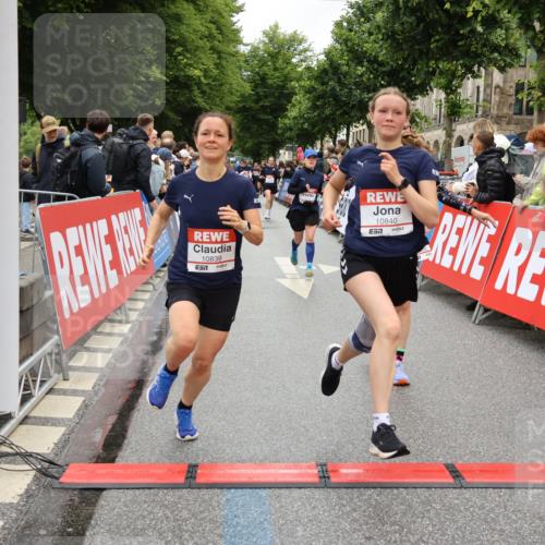 14.06.2026 - REWE Women's Run Strokosch-Dieckow http://msf.ph/oto/9775110 14.06.2026 10:00:15 Ziel 10090, 10302, 10715, 10732, 10776, 10820, 10839, 10840, 11269, 11369, 11385 meine-sportfotos.de