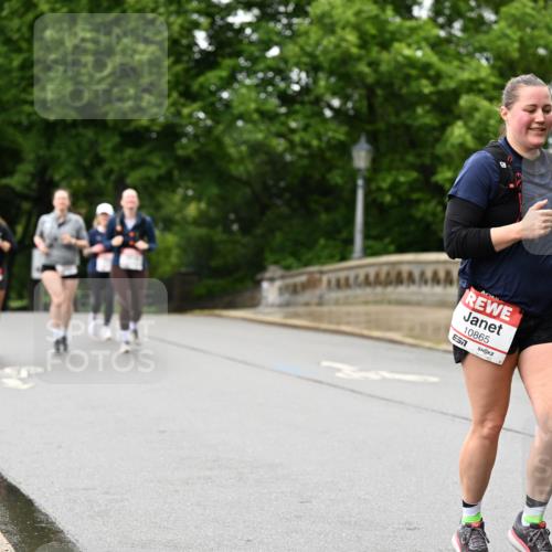 14.06.2026 - REWE Women's Run Dr. Thomas Lammeyer http://msf.ph/oto/9775114 14.06.2026 09:56:57 Laufen 10865, 10866 meine-sportfotos.de