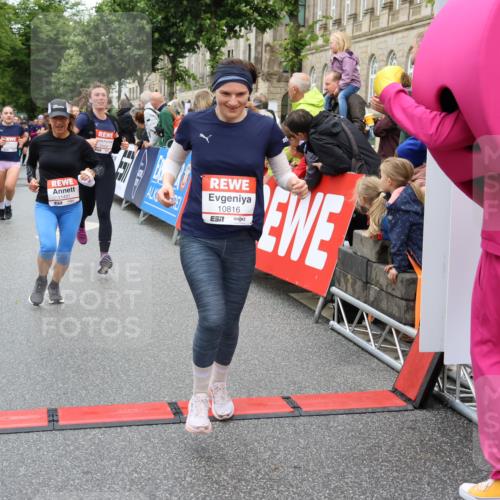 14.06.2026 - REWE Women's Run Strokosch-Dieckow http://msf.ph/oto/9775142 14.06.2026 09:56:22 Ziel 10211, 10563, 10737, 10774, 10816, 10838, 10867, 10923, 11491, 11526 meine-sportfotos.de