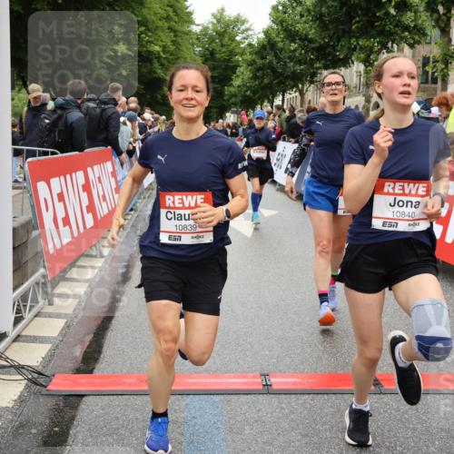 14.06.2026 - REWE Women's Run Strokosch-Dieckow http://msf.ph/oto/9775159 14.06.2026 10:00:15 Ziel 10090, 10302, 10715, 10732, 10776, 10820, 10839, 10840, 11269, 11369, 11385 meine-sportfotos.de
