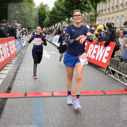 14.06.2026 - REWE Women's Run Strokosch-Dieckow http://msf.ph/oto/9775173 14.06.2026 10:00:17 Ziel 10090, 10602, 10715, 10820, 10839, 10840, 10995, 11269, 11369, 11385 meine-sportfotos.de