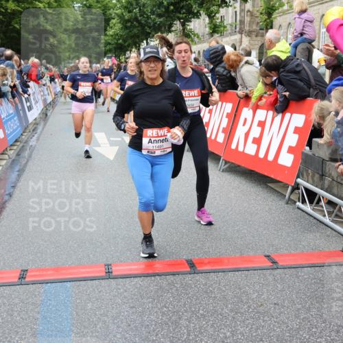 14.06.2026 - REWE Women's Run Strokosch-Dieckow http://msf.ph/oto/9775189 14.06.2026 09:56:23 Ziel 10563, 10737, 10774, 10816, 10838, 10867, 10923, 11491, 11526 meine-sportfotos.de
