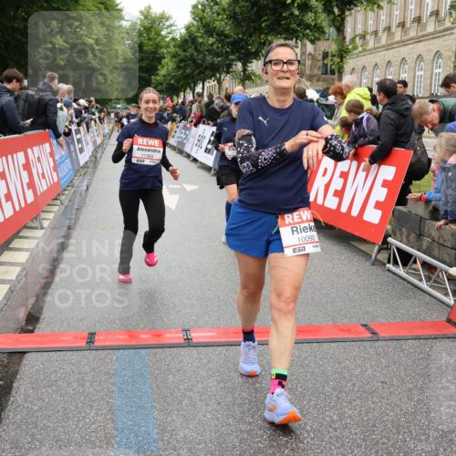 14.06.2026 - REWE Women's Run Strokosch-Dieckow http://msf.ph/oto/9775203 14.06.2026 10:00:17 Ziel 10090, 10602, 10715, 10820, 10839, 10840, 10995, 11269, 11369, 11385 meine-sportfotos.de
