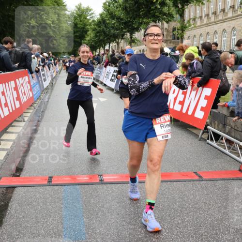 14.06.2026 - REWE Women's Run Strokosch-Dieckow http://msf.ph/oto/9775217 14.06.2026 10:00:17 Ziel 10090, 10602, 10715, 10820, 10839, 10840, 10995, 11269, 11369, 11385 meine-sportfotos.de