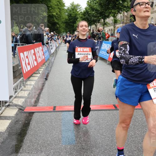 14.06.2026 - REWE Women's Run Strokosch-Dieckow http://msf.ph/oto/9775228 14.06.2026 10:00:17 Ziel 10090, 10602, 10715, 10820, 10839, 10840, 10995, 11269, 11369, 11385 meine-sportfotos.de