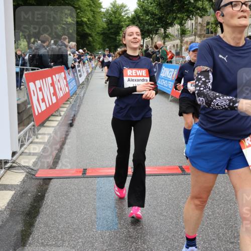 14.06.2026 - REWE Women's Run Strokosch-Dieckow http://msf.ph/oto/9775242 14.06.2026 10:00:18 Ziel 10090, 10602, 10715, 10820, 10839, 10840, 10995, 11269, 11369 meine-sportfotos.de