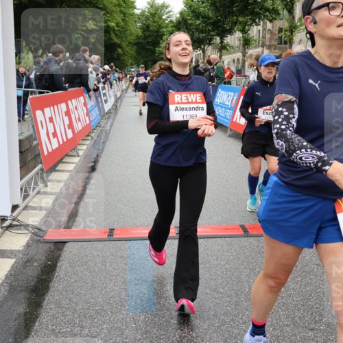 14.06.2026 - REWE Women's Run Strokosch-Dieckow http://msf.ph/oto/9775254 14.06.2026 10:00:18 Ziel 10090, 10602, 10715, 10820, 10839, 10840, 10995, 11269, 11369 meine-sportfotos.de