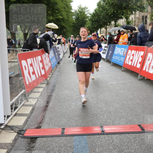 14.06.2026 - REWE Women's Run Strokosch-Dieckow http://msf.ph/oto/9775308 14.06.2026 11:07:30 Ziel 5118, 5190, 5229, 5319, 5368, 5369, 5476, 5483, 5484, 5630, 5808, 5895, 6065 meine-sportfotos.de