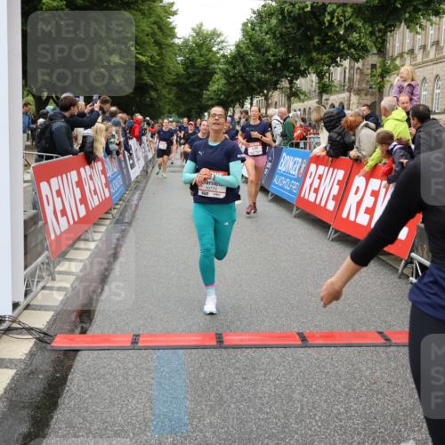 14.06.2026 - REWE Women's Run Strokosch-Dieckow http://msf.ph/oto/9775316 14.06.2026 09:56:26 Ziel 10122, 10563, 10737, 10757, 10774, 10816, 10838, 10867, 10969, 11383, 11491, 11526 meine-sportfotos.de