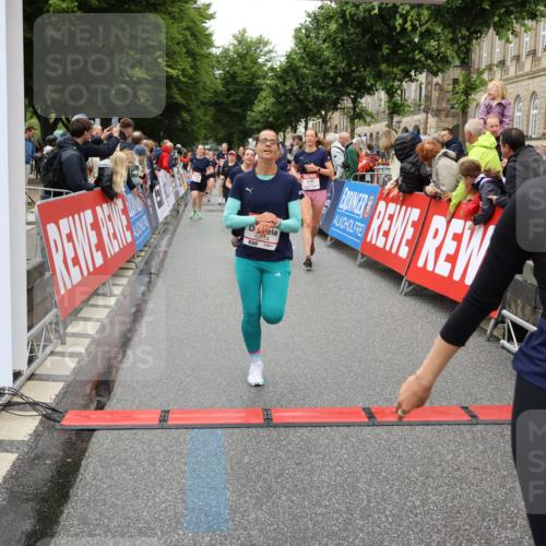 14.06.2026 - REWE Women's Run Strokosch-Dieckow http://msf.ph/oto/9775329 14.06.2026 09:56:27 Ziel 10122, 10563, 10757, 10774, 10816, 10838, 10867, 10969, 11383, 11399, 11428, 11491, 11515, 11526 meine-sportfotos.de
