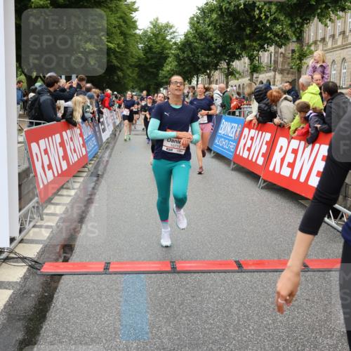14.06.2026 - REWE Women's Run Strokosch-Dieckow http://msf.ph/oto/9775340 14.06.2026 09:56:27 Ziel 10122, 10563, 10757, 10774, 10816, 10838, 10867, 10969, 11383, 11399, 11428, 11491, 11515, 11526 meine-sportfotos.de