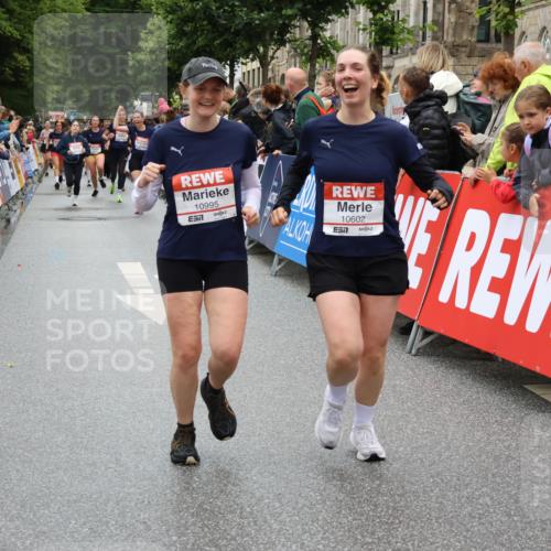 14.06.2026 - REWE Women's Run Strokosch-Dieckow http://msf.ph/oto/9775346 14.06.2026 10:00:21 Ziel 10090, 10602, 10715, 10839, 10840, 10995, 11369 meine-sportfotos.de