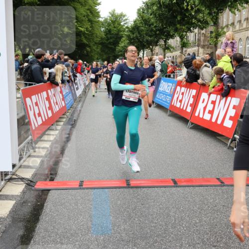 14.06.2026 - REWE Women's Run Strokosch-Dieckow http://msf.ph/oto/9775351 14.06.2026 09:56:27 Ziel 10122, 10563, 10757, 10774, 10816, 10838, 10867, 10969, 11383, 11399, 11428, 11491, 11515, 11526 meine-sportfotos.de
