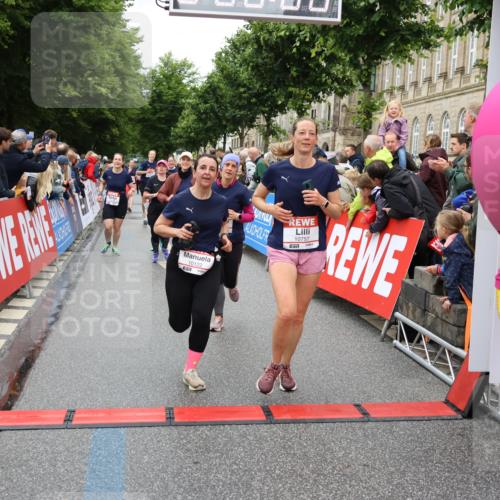 14.06.2026 - REWE Women's Run Strokosch-Dieckow http://msf.ph/oto/9775363 14.06.2026 09:56:29 Ziel 10098, 10112, 10122, 10304, 10563, 10757, 10774, 10816, 10838, 10845, 10867, 10969, 11383, 11399, 11428, 11491, 11515, 11526 meine-sportfotos.de