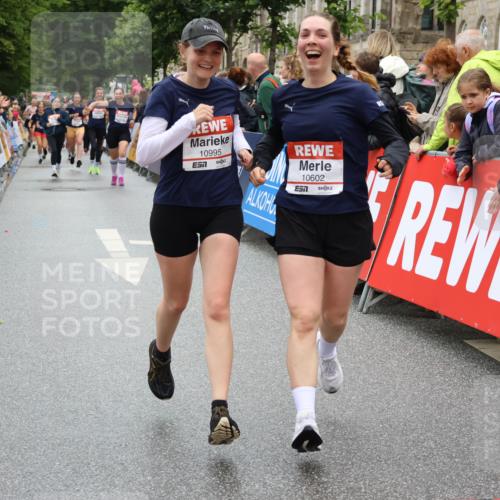 14.06.2026 - REWE Women's Run Strokosch-Dieckow http://msf.ph/oto/9775369 14.06.2026 10:00:21 Ziel 10090, 10602, 10715, 10839, 10840, 10995, 11369 meine-sportfotos.de