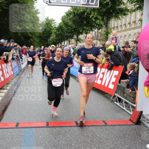 14.06.2026 - REWE Women's Run Strokosch-Dieckow http://msf.ph/oto/9775375 14.06.2026 09:56:29 Ziel 10098, 10112, 10122, 10304, 10563, 10757, 10774, 10816, 10838, 10845, 10867, 10969, 11383, 11399, 11428, 11491, 11515, 11526 meine-sportfotos.de