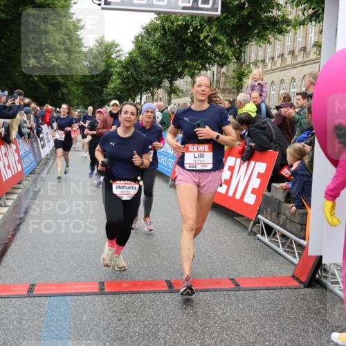 14.06.2026 - REWE Women's Run Strokosch-Dieckow http://msf.ph/oto/9775389 14.06.2026 09:56:29 Ziel 10098, 10112, 10122, 10304, 10563, 10757, 10774, 10816, 10838, 10845, 10867, 10969, 11383, 11399, 11428, 11491, 11515, 11526 meine-sportfotos.de
