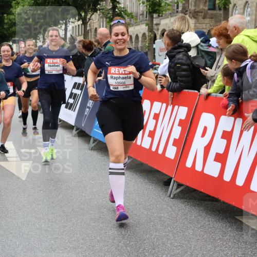 14.06.2026 - REWE Women's Run Strokosch-Dieckow http://msf.ph/oto/9775394 14.06.2026 10:00:25 Ziel 10519, 10566, 10602, 10715, 10756, 10789, 10956, 10995, 11042, 11092, 11171, 11342, 11369, 11414 meine-sportfotos.de