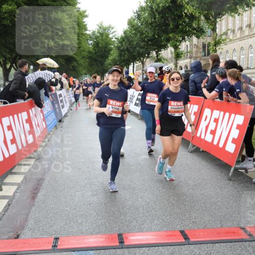 14.06.2026 - REWE Women's Run Strokosch-Dieckow http://msf.ph/oto/9775411 14.06.2026 11:07:23 Ziel 5103, 5229, 5368, 5369, 5476, 5483, 5484, 6041, 6065 meine-sportfotos.de