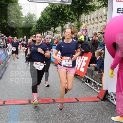 14.06.2026 - REWE Women's Run Strokosch-Dieckow http://msf.ph/oto/9775413 14.06.2026 09:56:29 Ziel 10098, 10112, 10122, 10304, 10563, 10757, 10774, 10816, 10838, 10845, 10867, 10969, 11383, 11399, 11428, 11491, 11515, 11526 meine-sportfotos.de